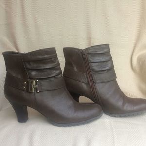 A2 brown ankle boots